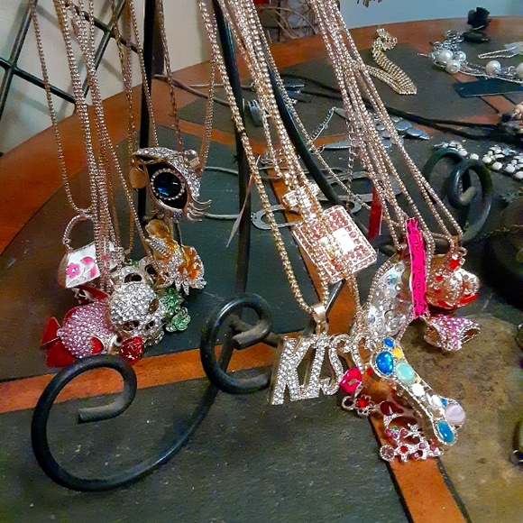 COPY - I have Jewelry- Betsy Johnson necklace - house decor- coach 👛 and a popp - Picture 10 of 16